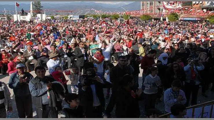 CHP ONUR AKIN KONSERİ DÜZENLEDİ (görüntülü)