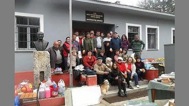 KAYAKÖY İLKÖĞRETİM OKULU'NU GÖNÜLLÜLER TEMİZLEDİ