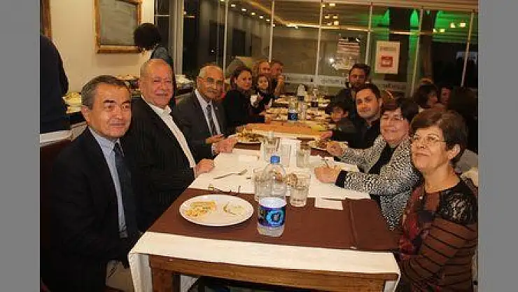 KESK ÜYELERİ DAYANIŞMA GECESİNDE BULUŞTU