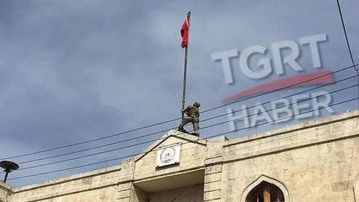 Afrin'e Türk bayrağı dikildi