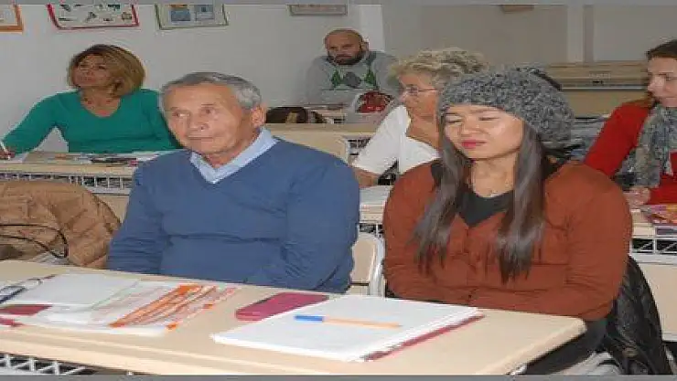 9 ÜLKEDEN 28 YABANCI TÜRKÇE ÖĞRENİYOR