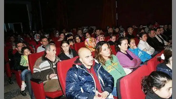 FETHİYE'DEKİ İMZA GÜNÜNE YOĞUN İLGİ OLDU