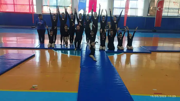 19 Mayıs Jimnastik gösterisi yapıldı