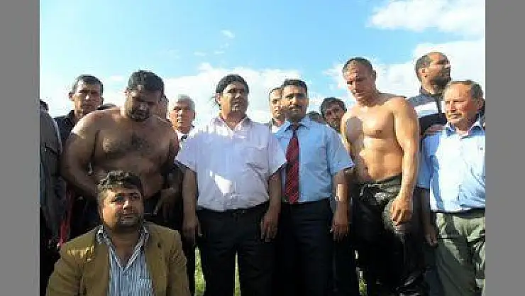 KADIKÖY GÜREŞLERİNİN GELİRİ İLE GÜREŞ SAHASINA TRİBÜN YAPTIRILIYOR