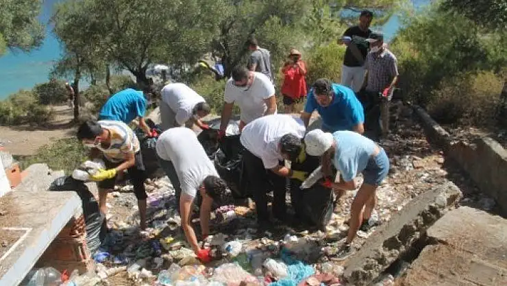 2 TON CİVARINDA ÇÖP TOPLANDI