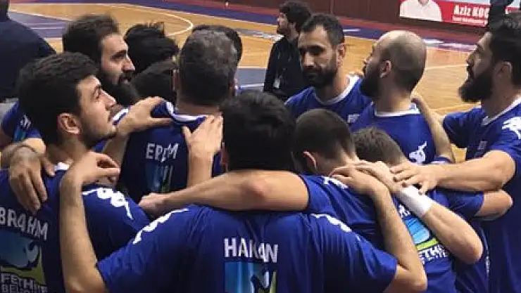 Fethiye Belediyespor, İzmir Büyükşehir'i yenerek zirveye göz koydu.