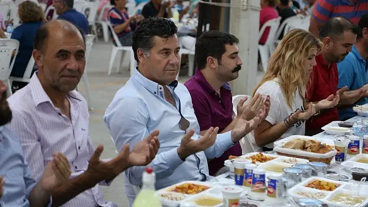 Başkan iftarda vatandaşlarla buluştu