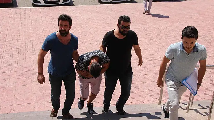 Dedektör köpeğin tepki verdiği tekerden 400 bin TL'lik uyuşturucu çıktı
