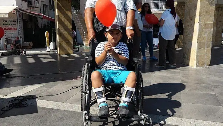 Umuda balon uçurdular