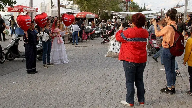 Çocuk istismarına karşı pazarda farkındalık oluşturdular