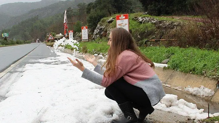 Marmaris yağmur ve doluya teslim oldu