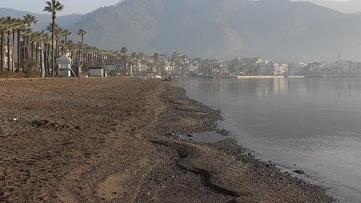Marmaris'te deniz çekilmesi endişeye neden oldu