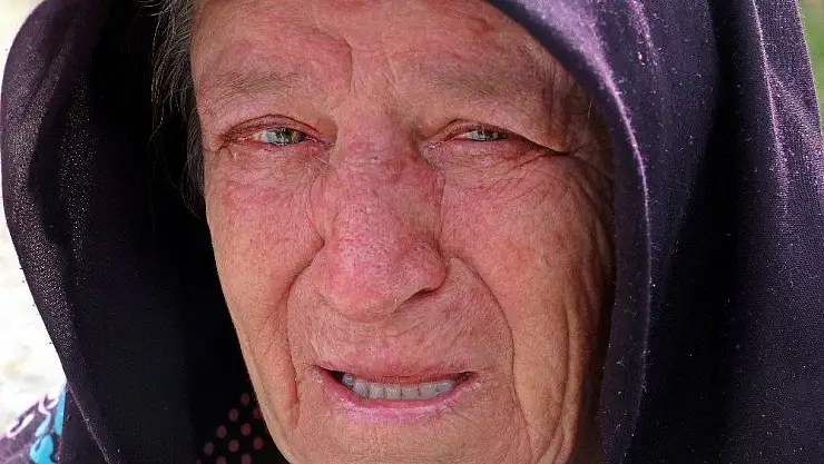 Depremde evleri yıkılan vatandaşlar yaşadıklarını gözyaşlarıyla anlattı