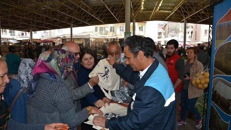 Ortaca Belediyesi poşet kullanımını önlemek için bez çanta dağıttı