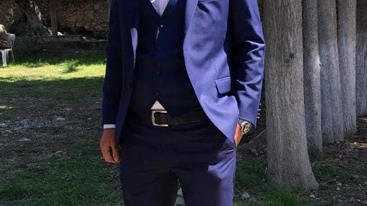 Üçüncü Üniversiteyi okurken, muhtar oldu