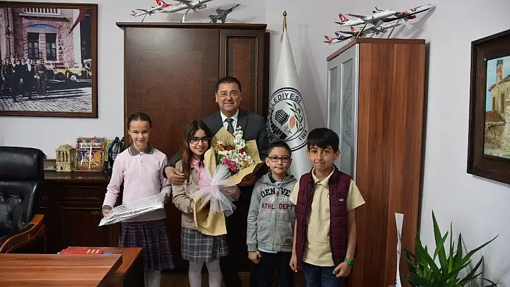 Başkan Tokat, koltuğu bir günlüğüne çocuklara devretti