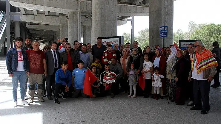 Avrupa Şampiyonu güreşçi Süleyman Atlı, memleketinde coşkuyla karşılandı