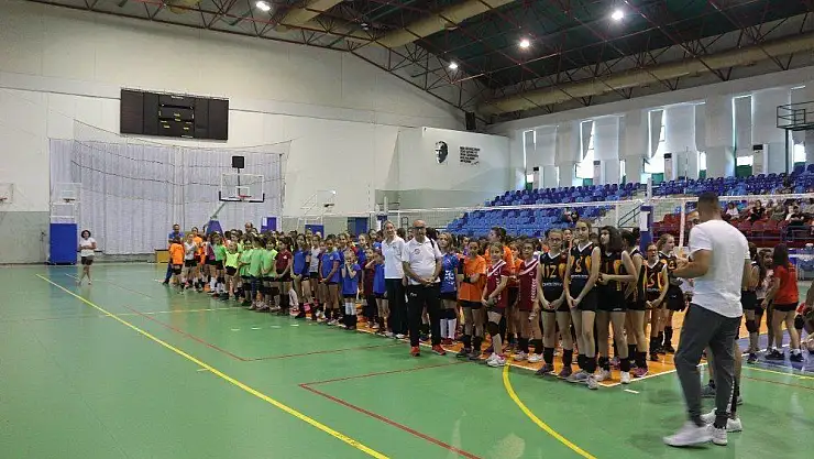 Marmaris'te 'Mini Voleybol Şenliği' yapıldı