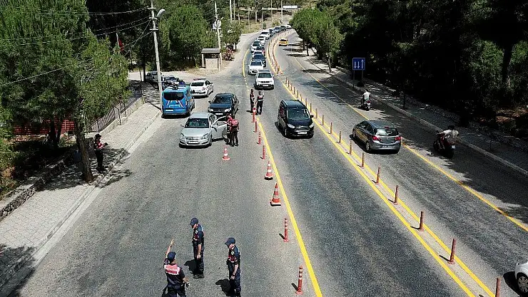Fethiye'de sürücüler drone ile denetlendi