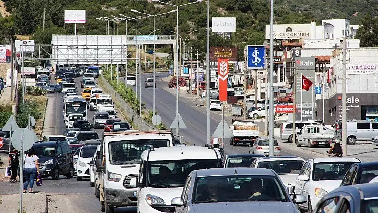 Bodrum'da araçlar 4 km'lik yolu 45 dakikada geçti