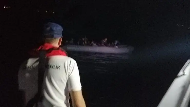Mülteciler kaçtı, Sahil Güvenlik kovaladı