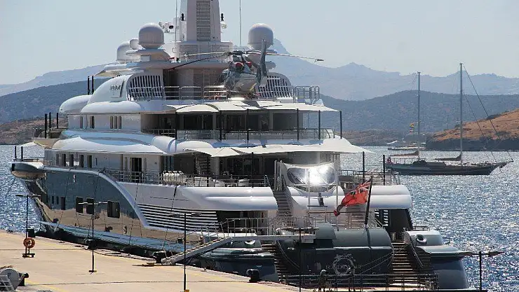 Dubai Şeyhi'nin milyon dolarlık yatı Bodrum'a demir attı