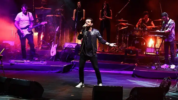 Beren Saat, Kenan Doğulu ayrılık iddialarına son noktayı koydu