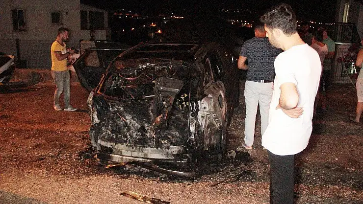 Bodrum'da lüks cipi havlu ile tutuşturup yaktılar