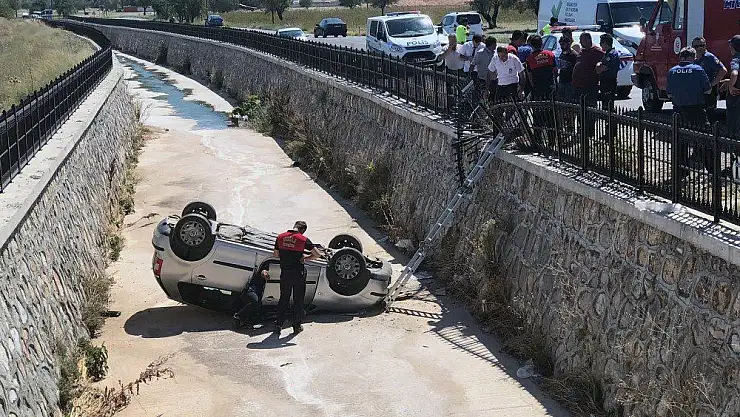 Virajı alamayınca kanala uçtu