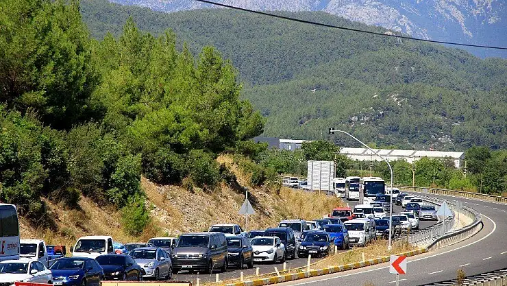 Sakin Kent'in nüfusu 25 katına çıktı, trafik durdu