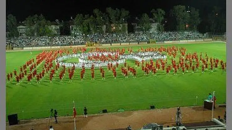 19 MAYIS COŞKUSU FETHİYE'DE GECE YAŞANDI
