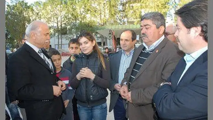 FETHİYE'DE MİSAFİR EDİLEN 77 DEPREMZEDELERE VALİ VE MİLLETVEKİLİ ZİYARETTE BULUNDU