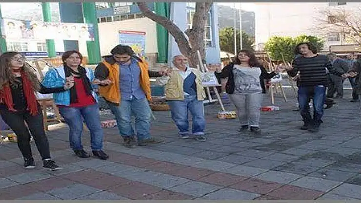  FETHİYE'DE HALAYLI EYLEM GERÇEKLEŞTİRDİLER