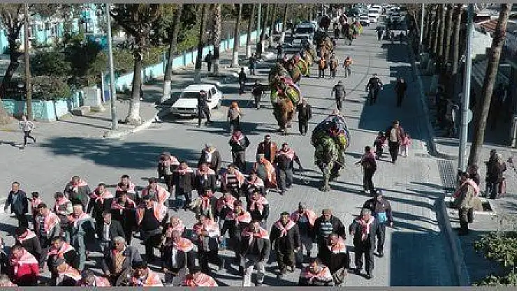 DEVELERLE ŞEHİR TURU...