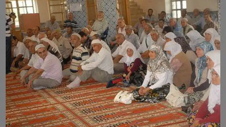 HACI ADAYLARINA TAVAF UYGULAMALI OLARAK GÖSTERİLDİ