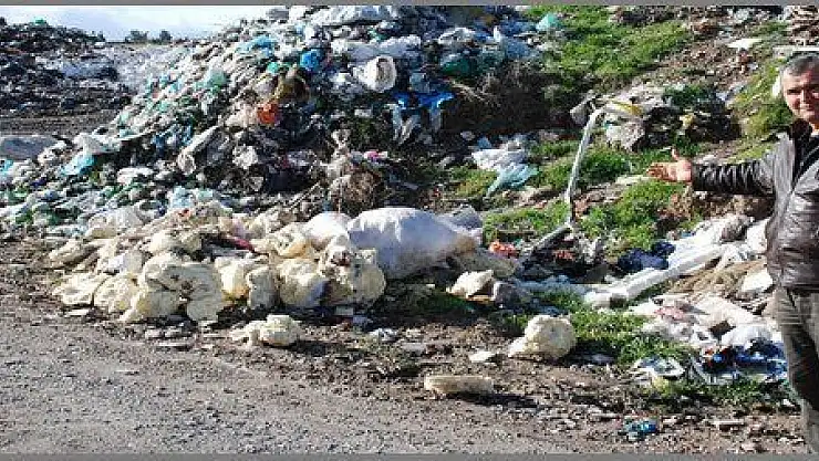 YATAĞAN'DA KÖYLÜLERDEN ÇÖP YOLA TEPKİ