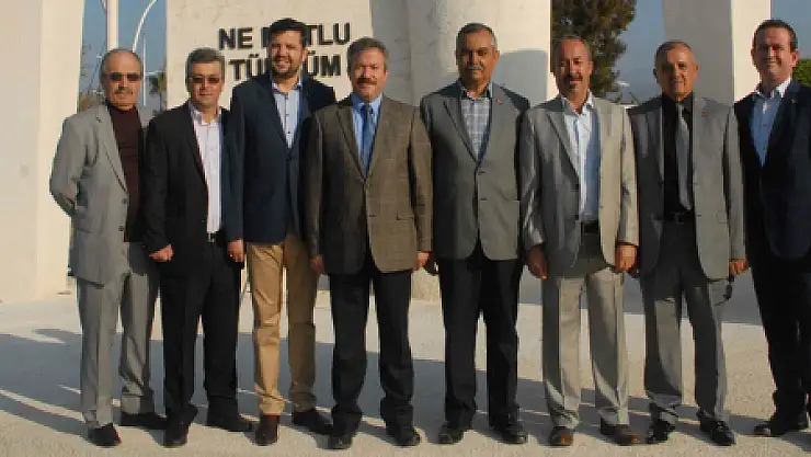  'TERÖR FAALİYETLERİNE KATILMAYANLAR GÖREVE İADE EDİLİYOR'