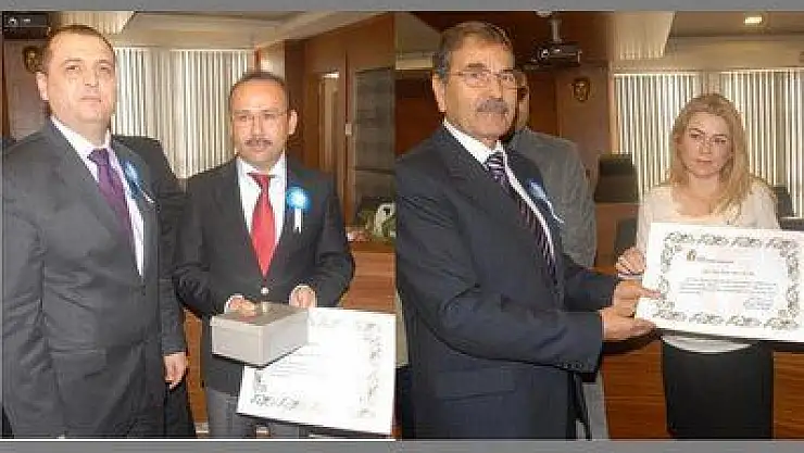 VERGİ REKORTMENLERİ PLAKETLE ÖDÜLLENDİRİLDİ
