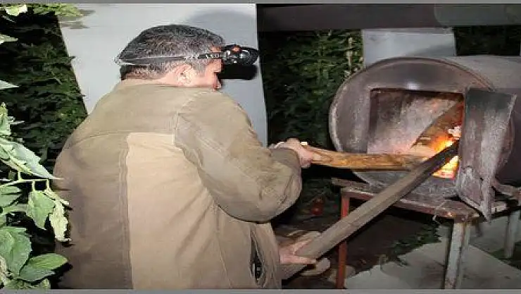 FETHİYE'DE DOMATES ÜRETİCİSİNDEN DON NÖBETİ
