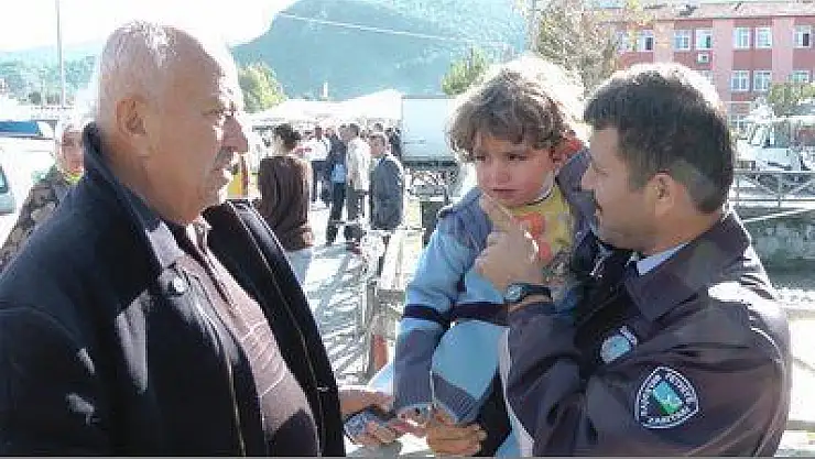 KAYBOLAN ÇOCUK DEDESİNİ GÖRÜNCE SEVİNCE BOĞULDU