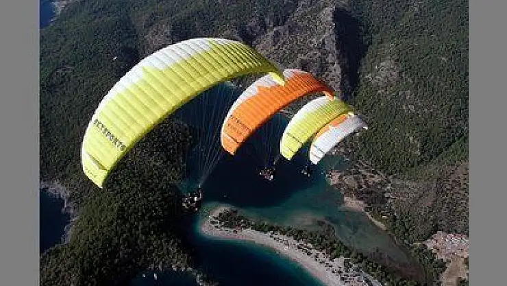 35 Şair ve Yazar Babadağ'dan Ölüdeniz'e Uçacak
