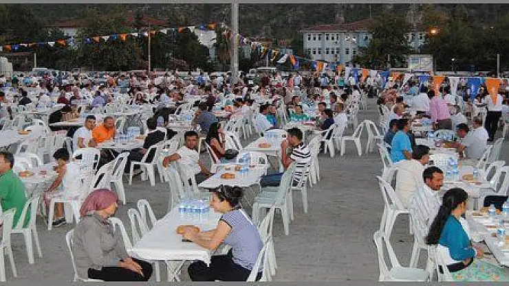 FETHİYE AK PARTİ'DEN İFTAR YEMEĞİ