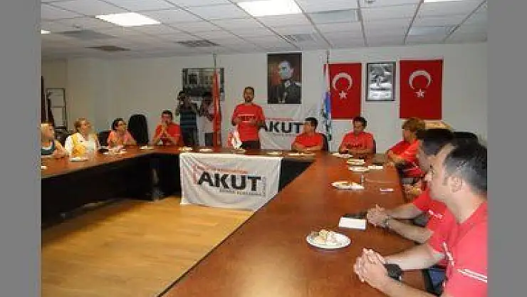 NASUH   MAHRUKİ  FETHİYE' DE  SEMİNER  VERDİ