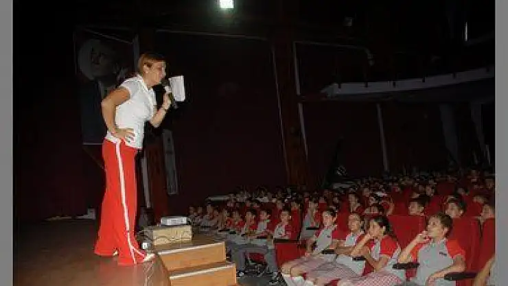 FETHİYELİ MİNİK ÖĞRENCİLERE SPORUN YARARLARI ANLATILDI