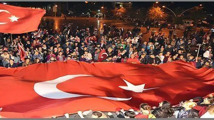 FENER ALAYI VE BAYRAK YÜRÜYÜŞÜNE YOĞUN İLGİ