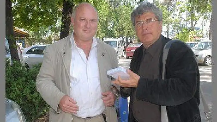 KANATSIZ KUŞLARI YAZARKEN, İNGİLTERE'NİN TÜRK KONSOLOSLUĞUNDAN DESTEK ALMIŞ