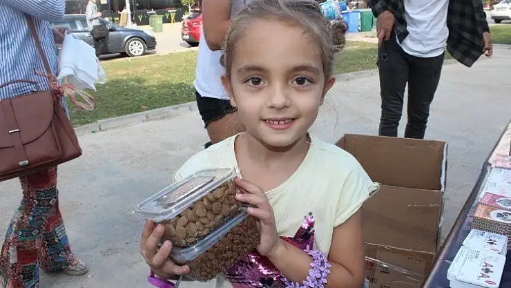 400 kilo ücretsiz mama dağıttılar