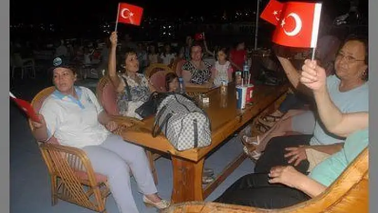 ÜCRETSİZ MEHTAP TURLARI NEŞELİ GEÇTİ