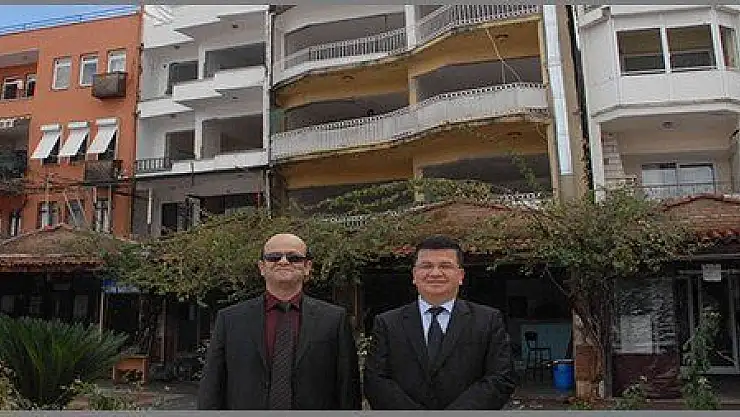 SARHOŞ BİNALARA KAZMA VURULDU