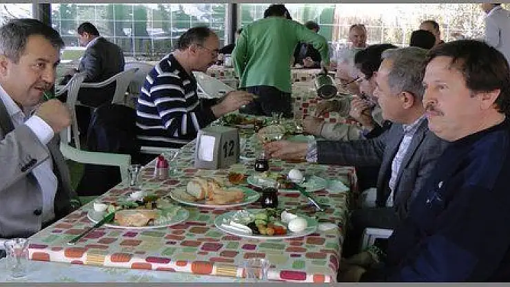  FETİMDER ÜYELERİ KAHVALTIDA BULUŞTU